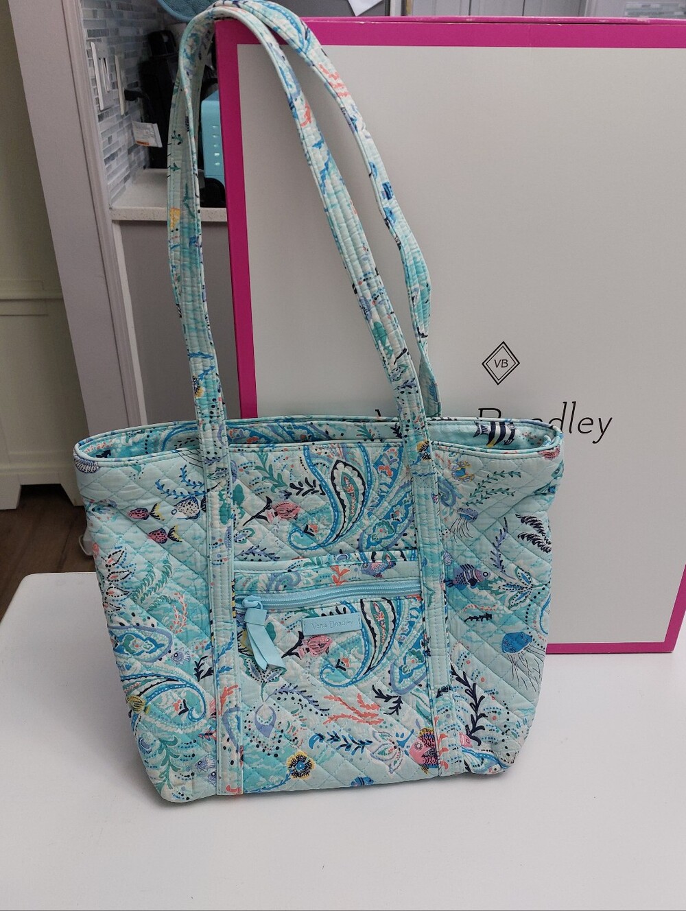 Vera Bradley Small VERA TOTE in Paisley Wave zip bag w/ front pockets